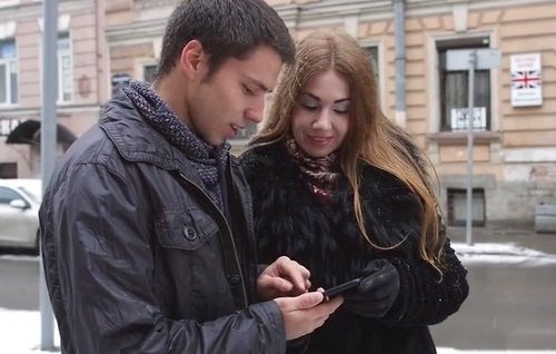 Постер к видео: Самый простой способ познакомиться с парнем в любом другом городе.