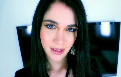 Постер к видео: Нежный кастинг с молодой девушкой в ПОВ.