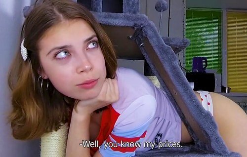 Постер к видео: Умудрилась застрять в такой эротичной позе что брательник её чпокнул.