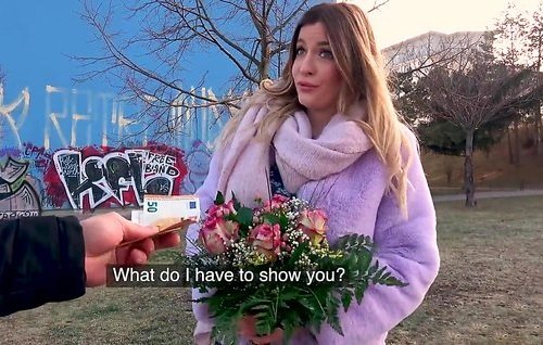 Постер к видео: Куколка с большими дойками из Италии 100 евро и пойдет в общежитие на палку.