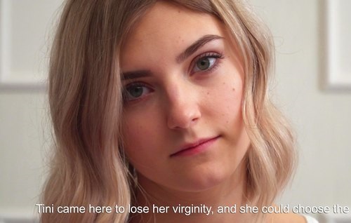 Постер к видео: Девушке на русском кастинге пробивают её целую письку очень нежно и осторожно.