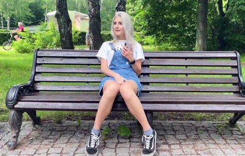 Постер к видео: Верхом на члене, в лесу на травке, и дала кончить ей в трусики.