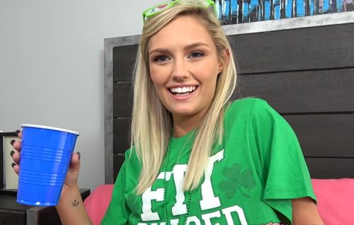 Постер к видео: Флирток под пивасик с любимой сестрой, а ниче так получилось.