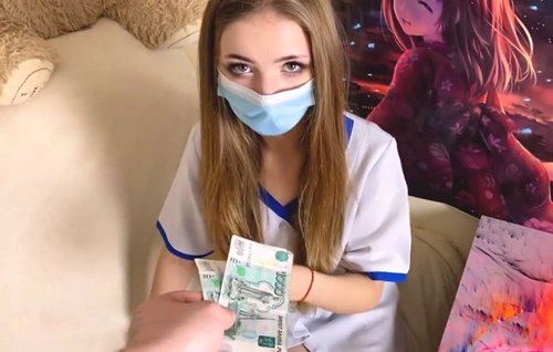 Постер к видео: За эту кучу денег хочет девушку отъебать в ротик и в писечку, а там уже посмотрит.