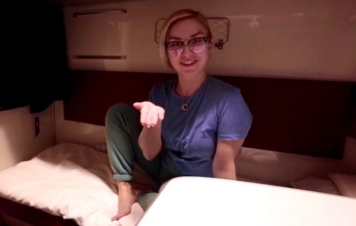 Постер к видео: Достает свой маленький хуй в купешке и девушке на соседней койке планшет стает больше не интересен.