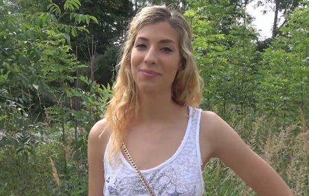 Постер к видео: Дорого обошлось чтобы вставить хуй этой стройной блондинке.