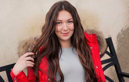 Постер к видео: За комплимент про длинный ноги и восьмерку чешских крон дает пикаперу трахнуть её красивую и очень мокрую киску.