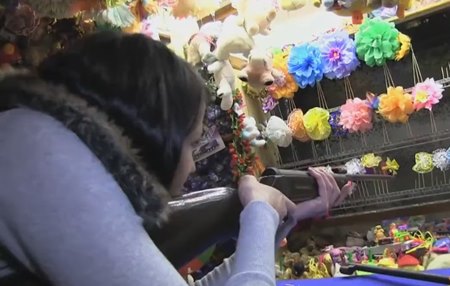 Постер к видео: Предложения заработать денег, а не просто получить их за секс, девушке понравилось больше.