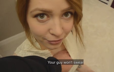 Постер к видео: Клиент прикидывается голубым и после флирта жарит риэлторшу на роскошном столе.