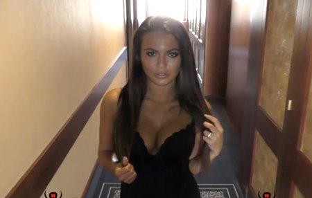 Постер к видео: Кастинг загорелой брюнетки с двумя приспешниками Вудмана и двойным проникновением.