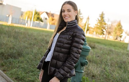 Постер к видео: Прям лучшее что можно сказать чтобы пикапнуть девушку у которой небыло время и желания.