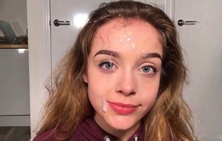 Постер к видео: Очень милая брюнетка дает себя трахнуть в горло глубоко-глубоко.