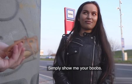 Постер к видео: Полтину добавил и смотрел плоскую грудь, а за секс пришлось раскошелиться.