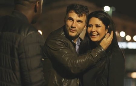 Постер к видео: Супруги повстречали правильного негра для групповухи втроем.