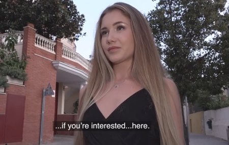 Постер к видео: Россиянка с превосходной попкой отрабатывает еврики уличным сексом катаясь верхом на члене.