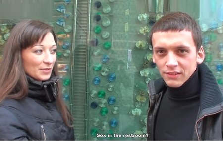 Постер к видео: Согласна и на секс в туалете только сперва в кафе по сидеть.