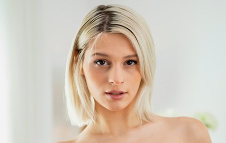 Постер к видео: Красивая блондинка наслаждается работой пениса её белокурого молодого человека.