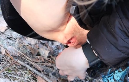 Постер к видео: Девушка выгребает сперму изнутри и посылает нахер мудака который кончил в неё в лесу. и .