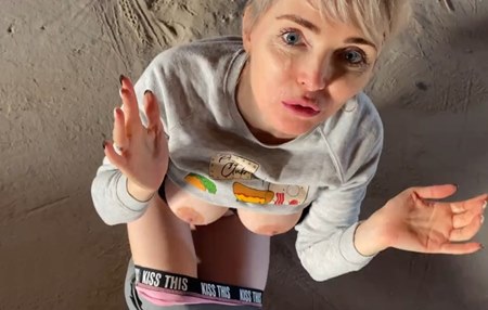 Постер к видео: Заебали таксиста зайцем ездить, не берет телефон за проезд, везет на стройку натурой отрабатывать.