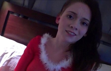 Постер к видео: Брат замечает что сестра на вечеринке была без белья и интересуется её тугой киской.