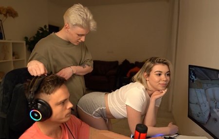 Постер к видео: Пока "папка" сел показать как кс ебошить, лучший друг нагло трахнул его девушку.