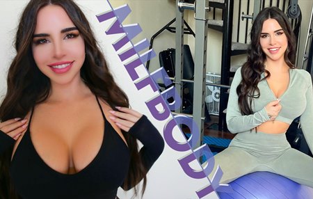 Постер к видео: Сисястая брюня позвала соседа помочь с тренировкой и кончила на его толстой колбаске.