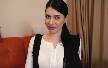 Постер к видео: Всю ночь думала как будет сдавать экзамен и ниче лучшего чем дать в писечку и не придумала.