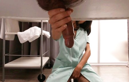 Постер к видео: Массаж от которого его писюн течет как старая труба.