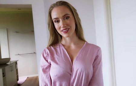 Постер к видео: Гостья его жены одела красивое белье и собирается отблагодарить сексом.