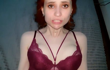 Постер к видео: Эротичная мачеха покрывает прогулы парня перед его отцом конечно же не за просто так.