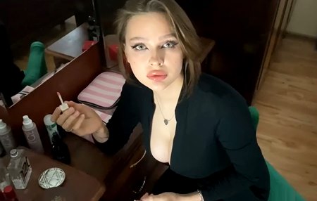 Постер к видео: Парень шантажирует свою сисястую мачеху, трахает и прикроет если батя узнает о её свиданке.