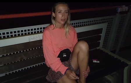 Парень лижет киску и чпокает опоздавшую на последний поезд русскую девушку прям на скамейке 4го перона.