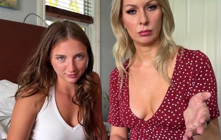 Постер к видео: Девушке удается совратить братишку, но делиться членом придется с мамой.