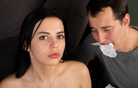 Постер к видео: После очередного безуспешного собеседования, уставшая жить без денег девушка поета отдается певрому кто даст хотя бы несколько рублей.