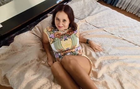 Постер к видео: Дома на мужа после командировки ждал ремонт в ванной, а на пасынка волосатая мамина дырка.