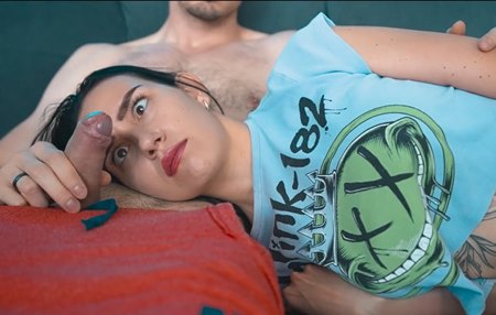 Постер к видео: Парень повторно лечит мачехе её остеохондроз простяцким пенисотыком.