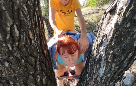 Постер к видео: Соблазняла мужа жопой во время вылазки на природу и получила.