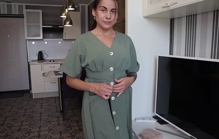 Постер к видео: Горничная была готова к предложению по работать в белье за доплату и не только.