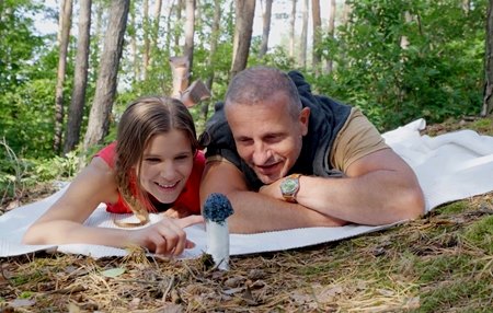 Постер к видео: Мужик отправил сына за дровами, а сам показал его девушке красивого гриба и выебал её.