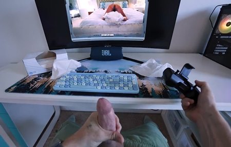 Постер к видео: Сестра сбивает дрон, которым брат подсматривал за её дрочкой, но в замен даёт по трахать..