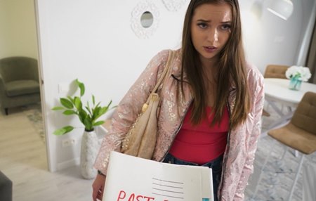 Постер к видео: И хотя девушка утверджала что долгов у неё не было, но один из вариков покрытия ей очень понравился.