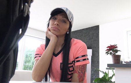 Постер к видео: После изнурительной беседы с коллектором брюнетка поняла что деваться некуда и долги придется от трахать.