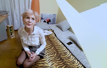 Постер к видео: Парень "завалил" секасную старушку из Собеса и получает весь пакет социальных гарантий.