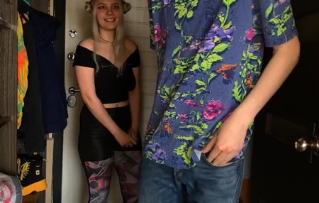 Постер к видео: Очень довольна походом к соседу за солью с кунилингусом, и не только.