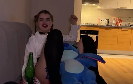 Девушка пришла прогуливать уроки к сводному брату и после пиво дала по трахать.