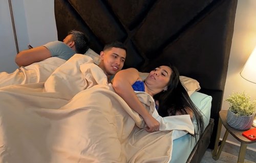 Постер к видео: Парень забрался к родителям в постель и пи тихому присунул жопастой мачехе.